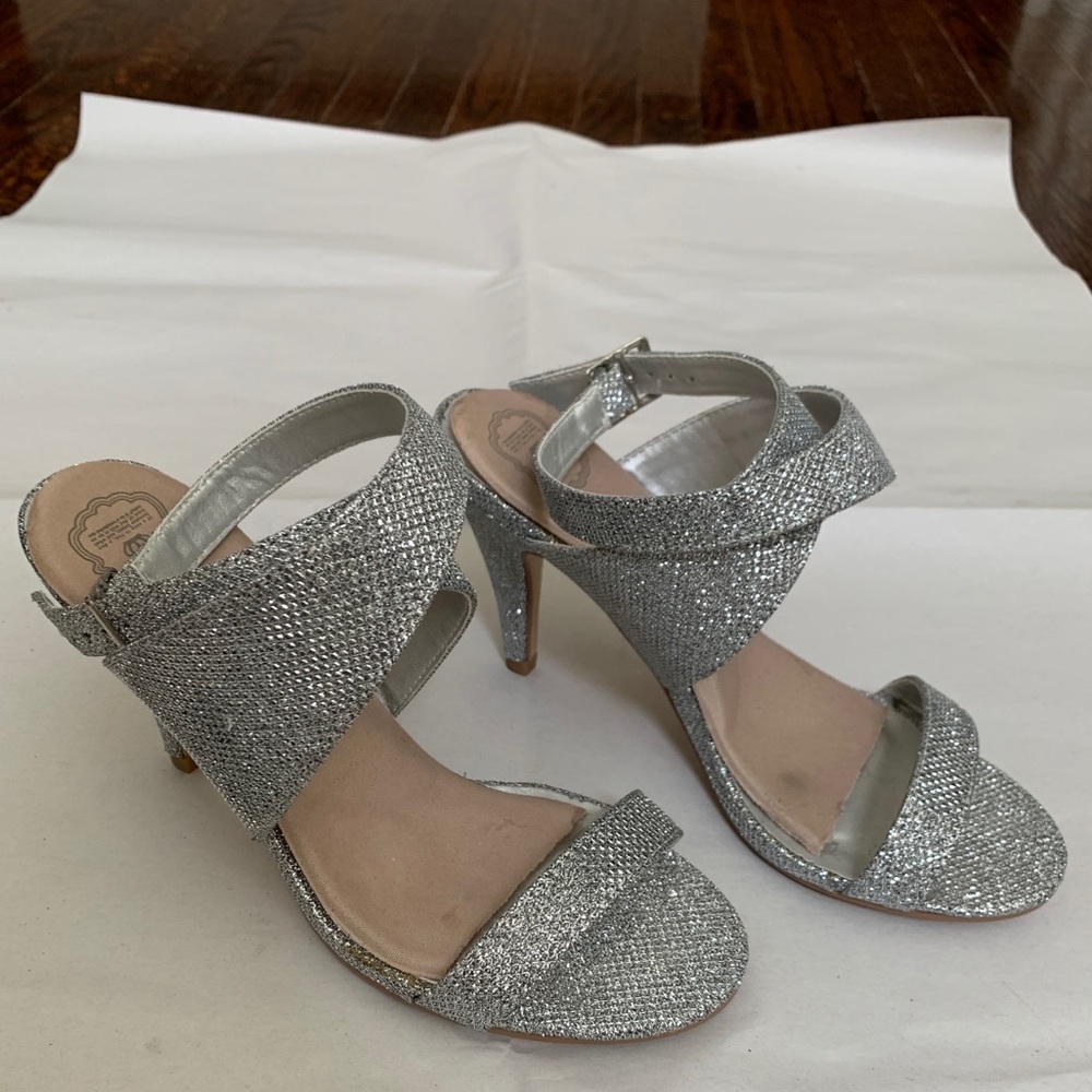 Call it Spring Silver Heel size 5 - Picture 2 of 4
